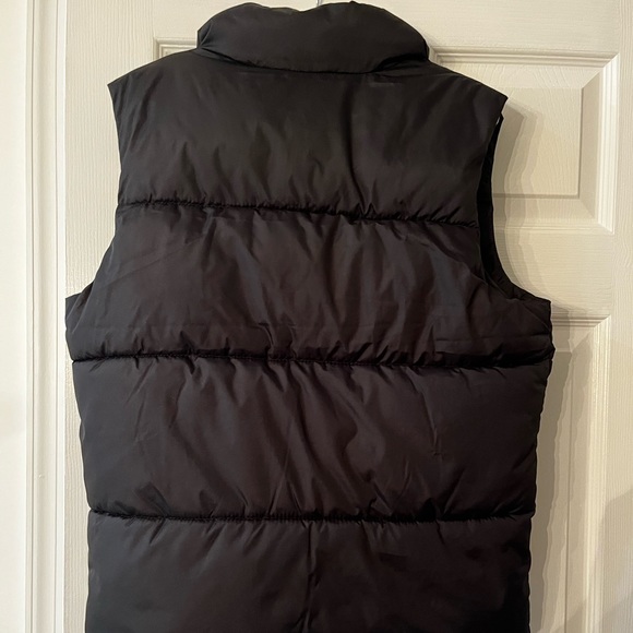Men’s Black Old Navy Vest size small hood condition barely worn. - Picture 2 of 3